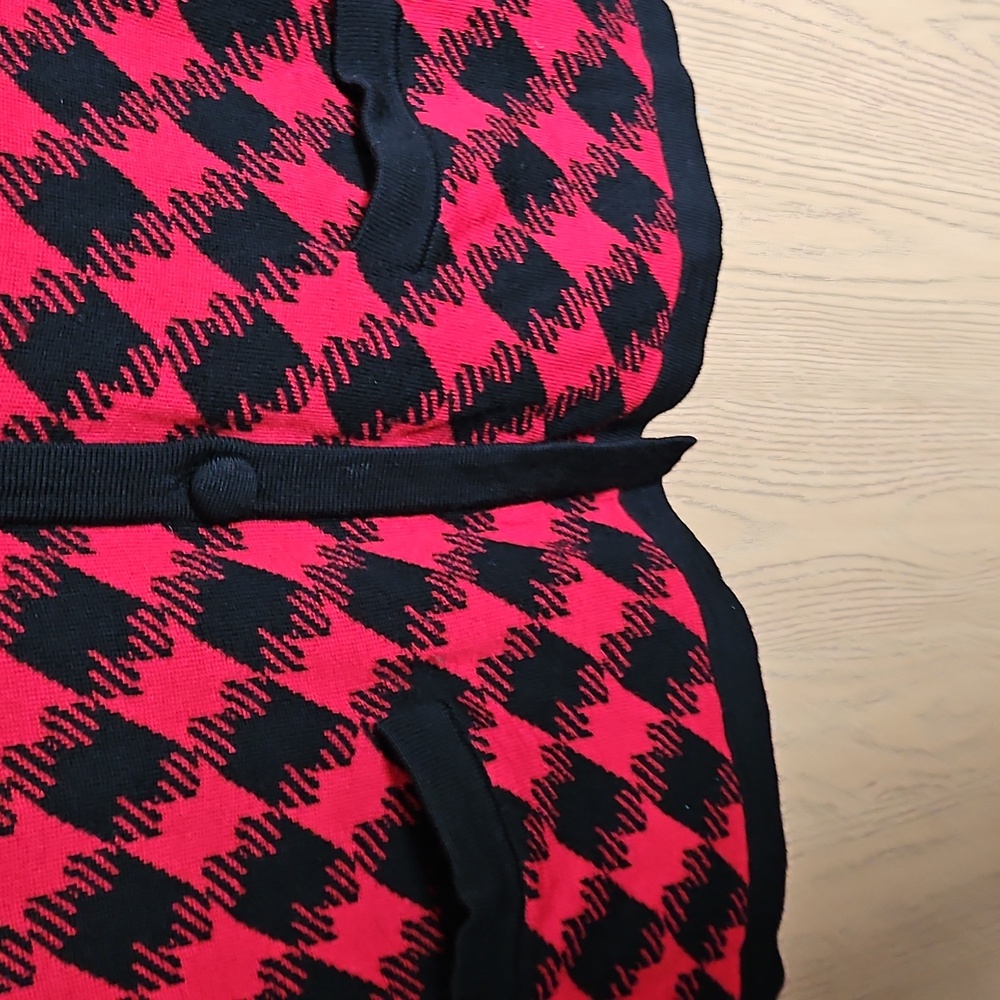 Pendleton Women's Red and Black Sweater - Picture 3 of 8